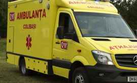 Семья молдаван живущих в Англии подарила родному селу машину скорой помощи