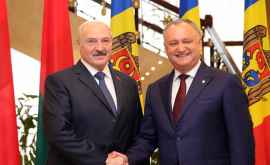 Додон поздравил Лукашенко с днем рождения