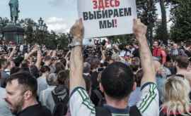 Oamenii din Rusia au ieșit la protest chiar dacă era interzis