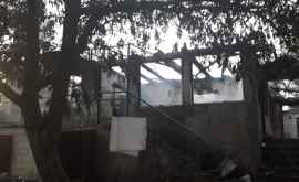 În raionul Hîncești o familie cu 5 copii a rămas fără casă după un incendiu puternic 