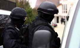 Doi ofițeri reținuți Cereau între 30000 și 50000 de euro