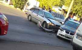 Accident în Chișinău cu implicarea unei mașini a Poliției
