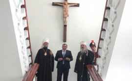 Înainte de a intra în biroul lui Năstase treceți pe la cruce