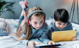 Opt din zece părinți sînt îngrijorați de siguranța celor mici în mediul online