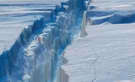 Гигантский айсберг откололся от Антарктиды