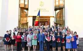 140 de cadre didactice au primit Diploma de Onoare a Președintelui Republicii Moldova