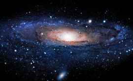 Astronomii au descoperit cel mai vechi roi de galaxii