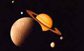 Apa de pe luna planetei Saturn conține compuși organici similari cu cei care au produs viață pe Pămînt