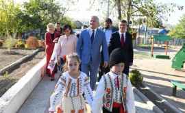 Президент Молдовы обещал построить в Етулии спортплощадку для детей и взрослых