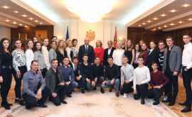 Ансамбль народного танца Жок побывал в гостях у президента Молдовы ФОТО