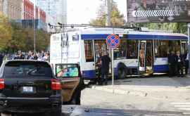 Cine va plăti reparația troleibuzului avariat în accidentul de la Buiucani