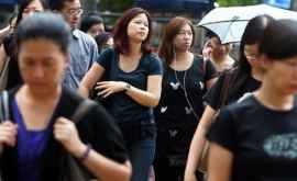Китай запретил экспорт черной одежды в Гонконг 
