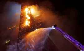 Чилийские протестующие подожгли небоскреб
