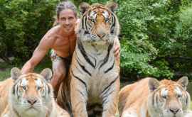Современный Тарзан учит диких животных жить цивилизованно ВИДЕО