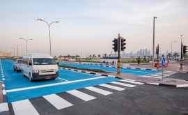 Катар Кондиционеры на улицах и синий асфальт