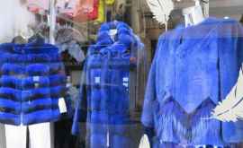 Prejudiciu de 500 mii de euro cauzat de hoţi unui magazin de blănuri din Paris