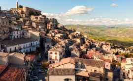 Vreți o casă întrun orășel din Sicilia Se dau gratuit 
