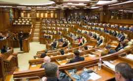 În parlament este decisă soarta Guvernului Sandu 93 de deputați prezenți în sală