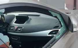 Mai mulți șoferi sau pomenit cu geamurile automobilelor sparte și fără bunuri personale