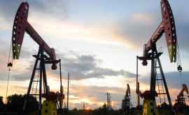 Цены на нефть перешли к падению после рекордного роста