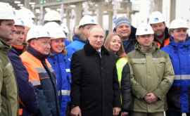 Putin a dat start traficului pe autostrada MoscovaSankt Petersburg