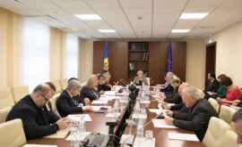 Cines deputații din Moldova care riscă să rămînă fără salarii
