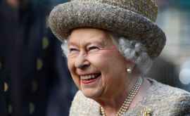 Королева Елизавета нанимает сотрудника для ведения ее страниц в Facebook и Instagram