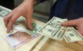 Компании Молдовы стали меньше покупать валюты