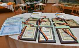 Mai mulţi tineri au fost premiaţi de către Primăria Chişinău