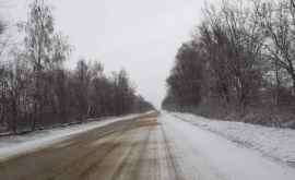 Pe drumurile din centrul şi nordul ţării se circulă în condiţii de iarnă