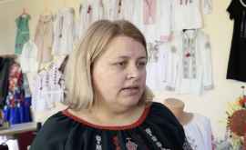 Мастерица из Молдовы вышивает национальные рубашки для диаспоры 