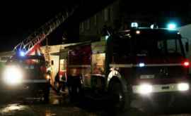 Incendiu în capitală Două persoane au ajuns la spital