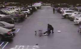 Клиент супермаркета помог поймать преследуемого грабителя