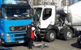 Accident în capitală Sau ciocnit un TIR și o betonieră FOTOVIDEO