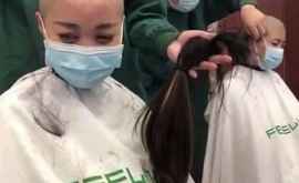 Doctorițe din China obligate să se tundă zero înainte de a fi trimise în Wuhan