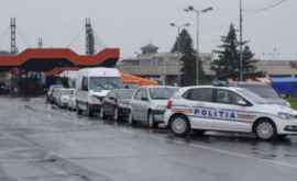 Mașini cu moldoveni oprite și escortate pînă la locurile de carantină