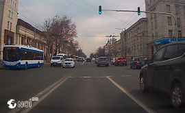 Carantină în Chișinău Străzile sînt pline de mașini grăbite VIDEO