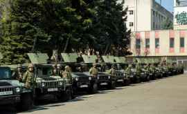 Armata iese în stradă Au apărut primele imagini video cu militarii moldoveni