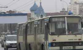 В разгар эпидемии по Кишиневу едет переполненный автобус ВИДЕО