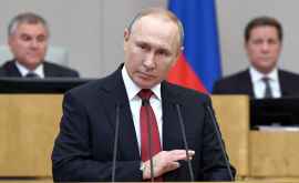 Владимир Путин просит россиян оставаться в доме