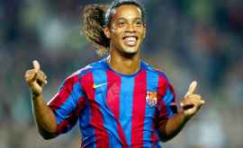 Ronaldinho surprins jucînd fotbalvolei în inchisoare VIDEO