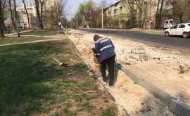 В столице полным ходом идут работы по ремонту тротуаров ФОТО