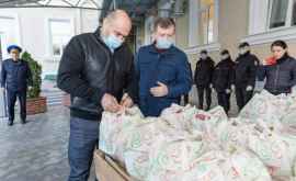 Сотрудники МВД помогли жителям карантинных населенных пунктов продуктами питания ВИДЕО