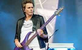 Basistul trupei Duran Duran vindecat de COVID19 