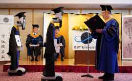 Roboții au luat locul studenților în cadrul unei ceremonii de absolvire în Japonia