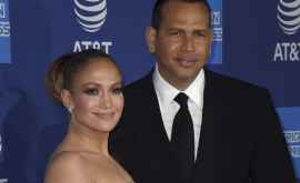 Jennifer Lopez șia amînat nunta din cauza pandemiei