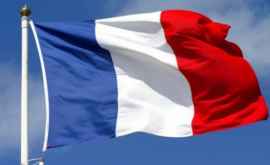 Власти Франции ввели спецразрешения для въезда в страну