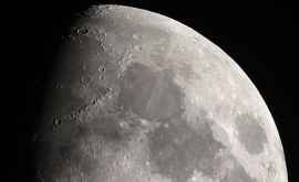 Timp de doi ani pe Lună au căzut peste 100 de meteoriți mici 