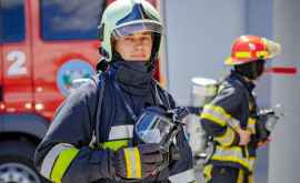 Salvatorii și pompierii la datorie de sărbători Oamenii îndemnați să stea acasă