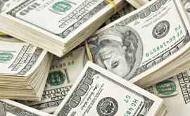 Un tînăr a găsit 135000 de dolari lîngă un bancomat